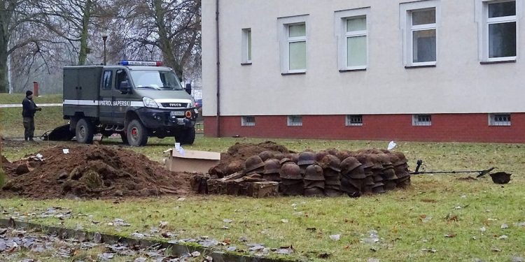 Tragiczny finał rozbrajania bomby. Dwóch saperów nie żyje. To żołnierze