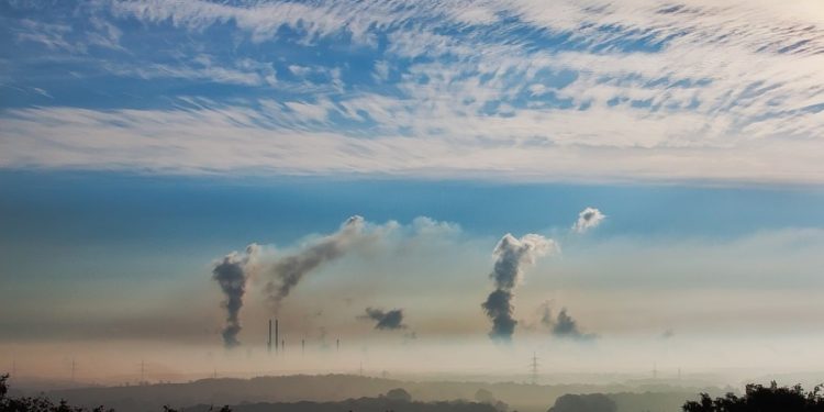 Smog znacznie zwiększa ryzyko alergii i astmy u dzieci. Badania to potwierdzają