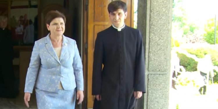 Premier stanął w obronie syna Beaty Szydło. „Rodzina jest i pozostanie w Polsce świętością”