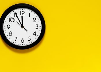 Dodatkowa godzina snu wpływa na naszą efektywność? Niekoniecznie…