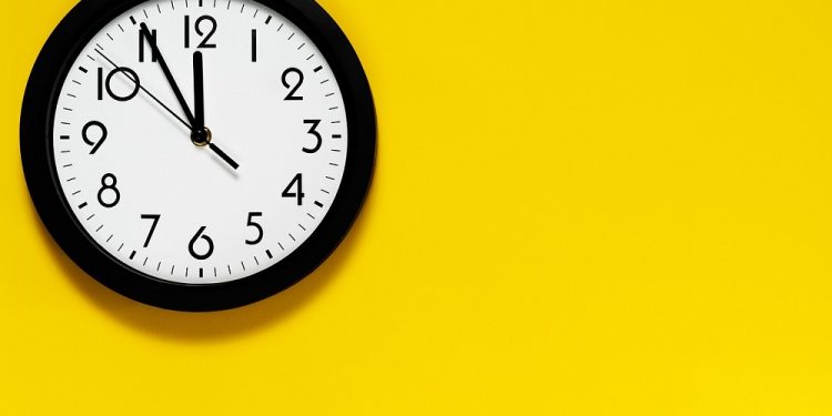 Dodatkowa godzina snu wpływa na naszą efektywność? Niekoniecznie…