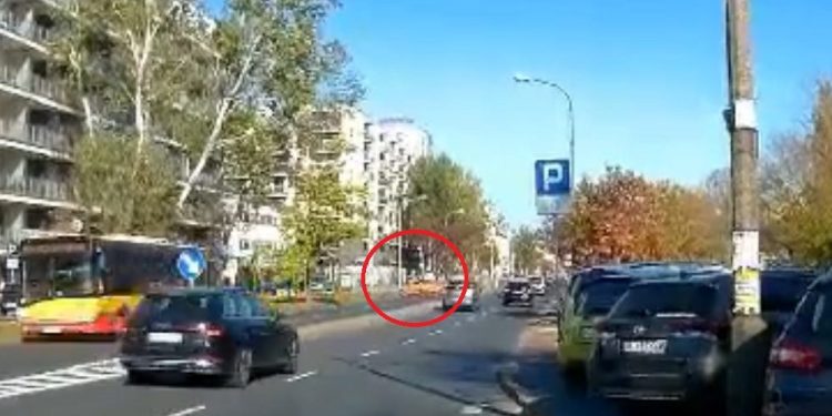 Wypadek na Bielanach. Wiadomo, ile mógł jechać kierowca BMW