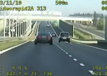 300 km/h po drodze ekspresowej. Policjanci mieli ogromne kłopoty [WIDEO]