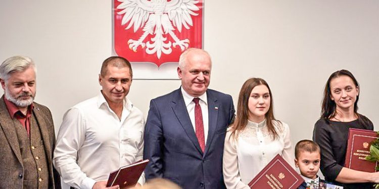 Ratował życie ofiarom karambolu na A6 pod Szczecinem. Andriej Sirowackij otrzymał polskie obywatelstwo