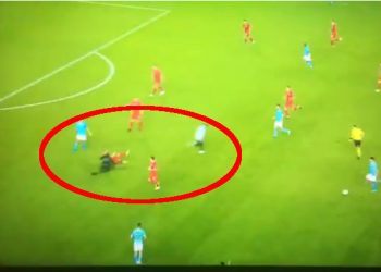 Kibice wbiegli na murawę podczas meczu Polska-Izrael [WIDEO]