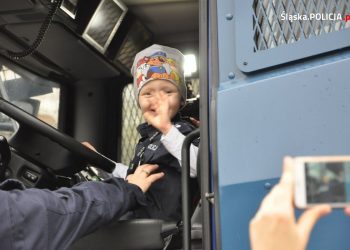 4-letni Kubuś choruje na raka. Policjanci spełnili jego marzenie