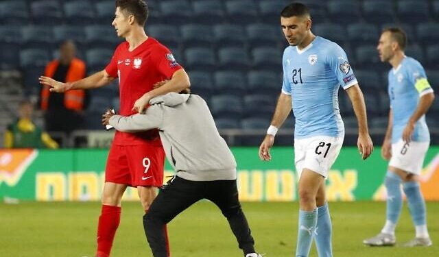 Polska-Izrael. Kibic wbiegł na murawę. Poważne konsekwencje