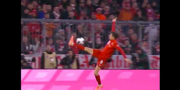 Zachwycająca sztuczka techniczna Lewandowskiego. Bayern: „Nie z tego świata” [WIDEO]