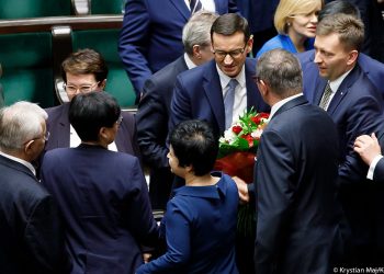 Sejm udzielił wotum zaufania Morawieckiemu. Poparło go nawet  dwoje parlamentarzystów KO