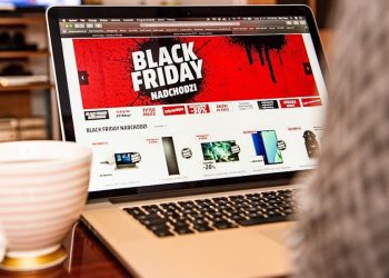 Młodzi Polacy coraz sceptyczniej podchodzą do Black Friday. Twierdzą, że jest w tym więcej szumu niż korzyści