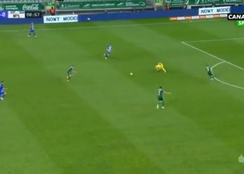 Kuriozalny gol w Ekstraklasie. Fatalny błąd bramkarza [WIDEO]