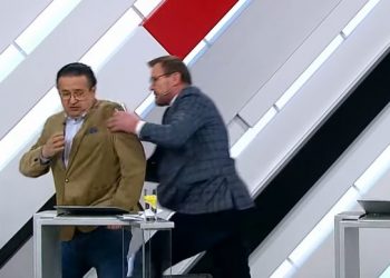 Bójka w programie na żywo. Ekspert nie wytrzymał [WIDEO]