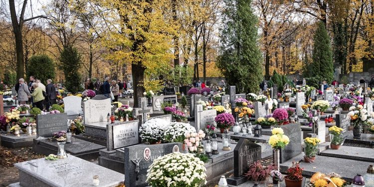 dzień zaduszny cmentarz