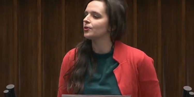 Jachira skrytykowała Morawieckiego: Dzielicie Polaków na lepszy i gorszy sort [WIDEO]