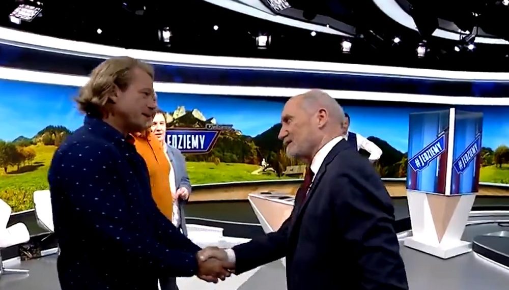 Spotyka się z dziennikarzem