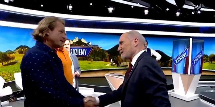 Macierewicz zachwycony Jakimowiczem. „Wybitny artysta i dziennikarz”