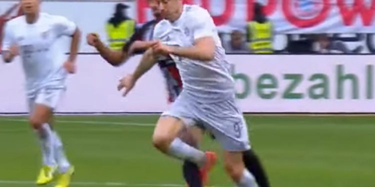 Kapitalny gol Lewandowskiego! Polak ograł trzech obrońców [WIDEO]