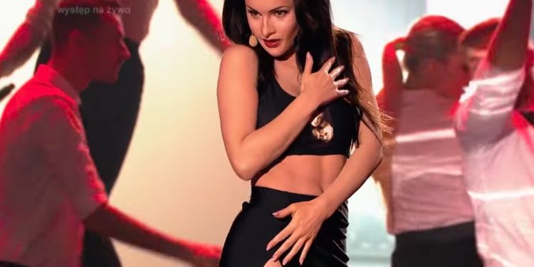 Fantastyczna metamorfoza. Gwiazda wyglądała jak Justyna Steczkowska i wygrała [WIDEO]