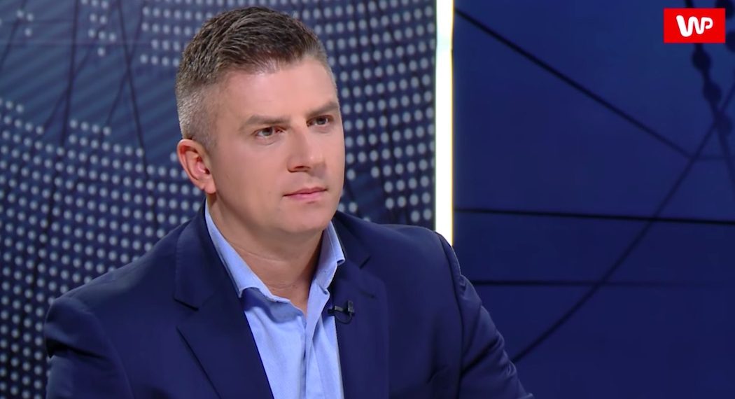 Dziennikarz nie wytrzymał w sprawie murawy. „Wydzwaniał nocami właściciel firmy od trawy i ku*** przez telefon”