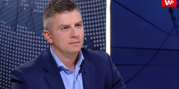 Dziennikarz nie wytrzymał w sprawie murawy. „Wydzwaniał nocami właściciel firmy od trawy i ku*** przez telefon”