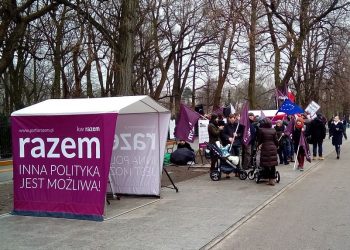 Partia Razem proponuje… pensję maksymalną. Wyśmiał ich nawet Tomasz Lis
