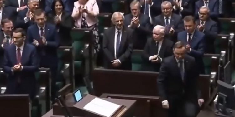 Pierwsze posiedzenie Sejmu IX kadencji. Niespodziewana sytuacja podczas przemówienia prezydenta