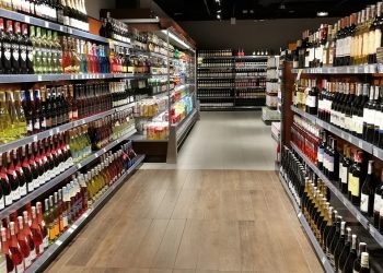 Autonomiczne sklepy bez alkoholu? Eksperci: Prawo jest do zmiany, inaczej będzie to zbyt kosztowny proces
