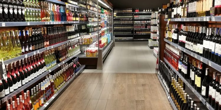 Autonomiczne sklepy bez alkoholu? Eksperci: Prawo jest do zmiany, inaczej będzie to zbyt kosztowny proces