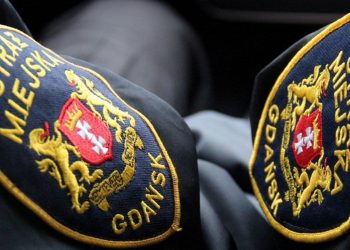 Poszła z mężem do dentysty. Mężczyzna czekał na nią 10 godzin