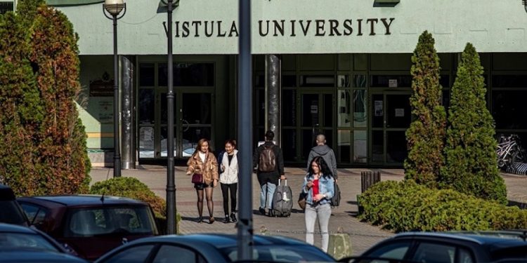 Studenci coraz częściej wybierają naukę w języku angielskim. Eksperci: Mamy prawdziwy boom