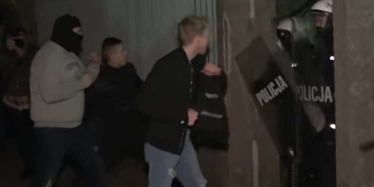 Zamieszki w Koninie po śmierci 21-latka. Prezydent miasta apeluje o spokój