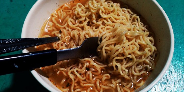 Przez tydzień odżywiała się zupkami w proszku. Dziennikarka podzieliła się wnioskami