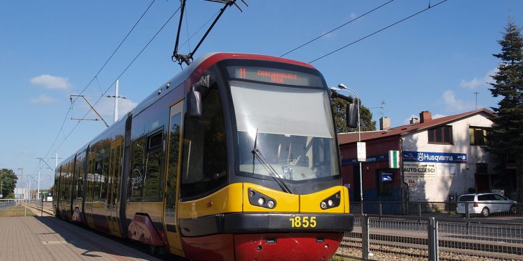 Łódź: Motorniczy stanął w obronie kobiety w ciąży. Został brutalnie pobity