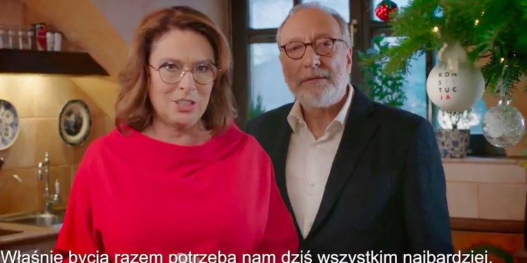 Tarczyński zakpił z życzeń Kidawy-Błońskiej. „To odbija się w okularach”