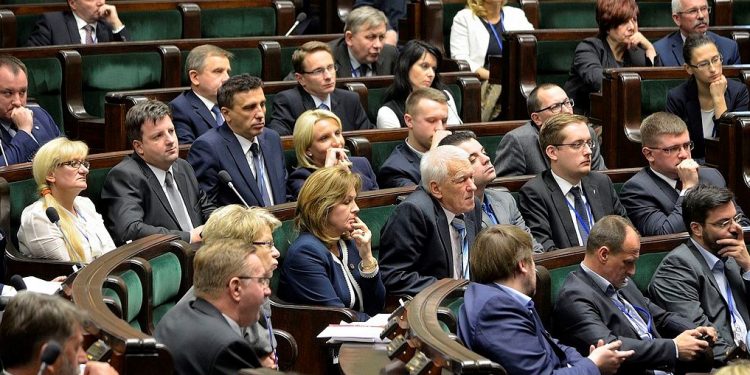 Były poseł do parlamentarzystów: „Część z was to gołodupcy”