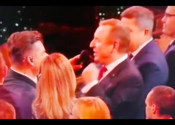 Jacek Kurski zaśpiewał z Zenkiem Martyniukiem. Internauci nie szczędzą drwin [WIDEO]