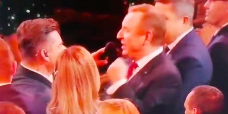 Jacek Kurski zaśpiewał z Zenkiem Martyniukiem. Internauci nie szczędzą drwin [WIDEO]