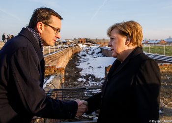 Morawiecki i Merkel w Auschwitz-Birkenau. „Głęboki wstyd wobec barbarzyńskich zbrodni dokonanych przez Niemców”