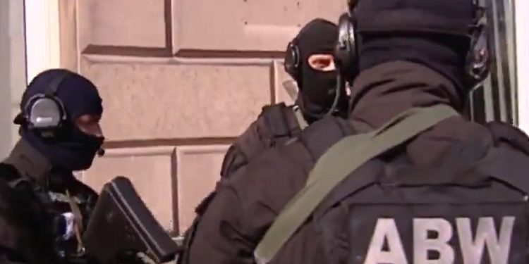 ABW zatrzymało 26-latka, który planował zamach w Polsce. Bosak: Witamy w nowej rzeczywistości