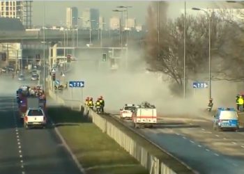Potężna awaria w Warszawie: Na ulicach pojawiła się gęsta para. Prezydent Trzaskowski reaguje [WIDEO]