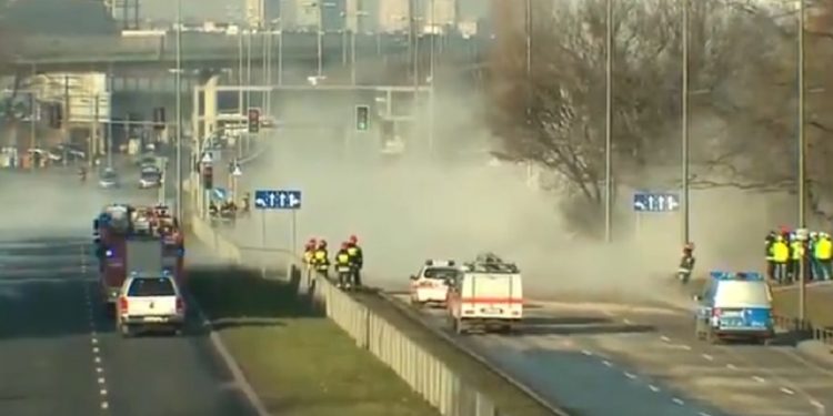 Potężna awaria w Warszawie: Na ulicach pojawiła się gęsta para. Prezydent Trzaskowski reaguje [WIDEO]