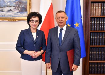 Ogromna rozrzutność Banasia? „SE”: Od września rozdał ponad 3,5 mln zł nagród!