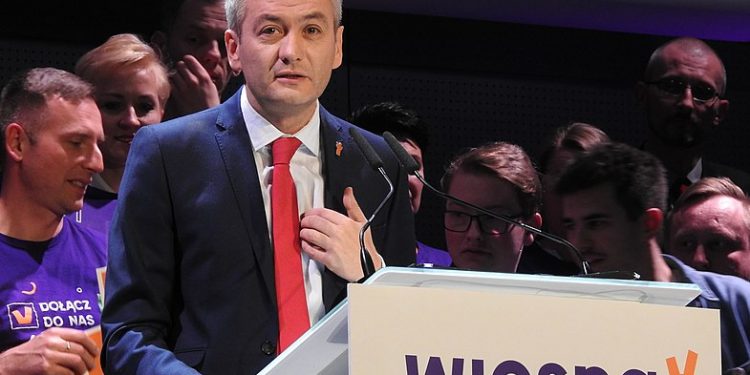 Biedroń powodem odejścia Spurek? „Tylko z pozoru jest sympatyczny”