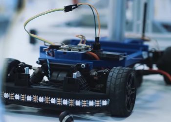 Studenci Politechniki Warszawskiej skonstruowali elektryczny bolid dla niepełnosprawnego chłopca