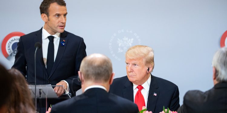 Prezydent Francji zapomniał o życzeniach z okazji Bożego Narodzenia. O świętach wyznawców islamu pamięta…