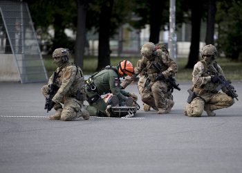 Żandarmeria zatrzymała zastępcę dowódcy GROM! TVP Info: Trwają przeszukania w jednostce
