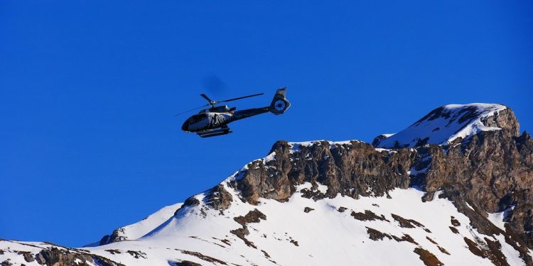 Zwłoki turysty znalezione przy górskim schronisku. Były zamarznięte