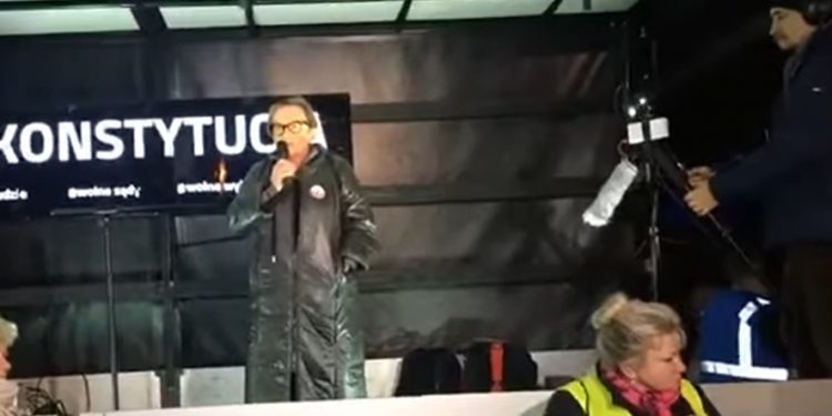 Protesty w obronie sądów. Agnieszka Holland krytykuje prezydenta