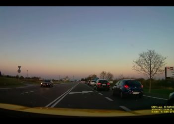 Jak się tworzą korki? Kierowca pokazał do czego służy jazda na suwak [WIDEO]