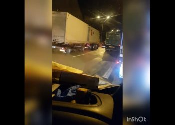 Skandaliczne zachowanie kierowców po wypadku na A2. Strażacy pokazali „korytarz życia” [WIDEO]